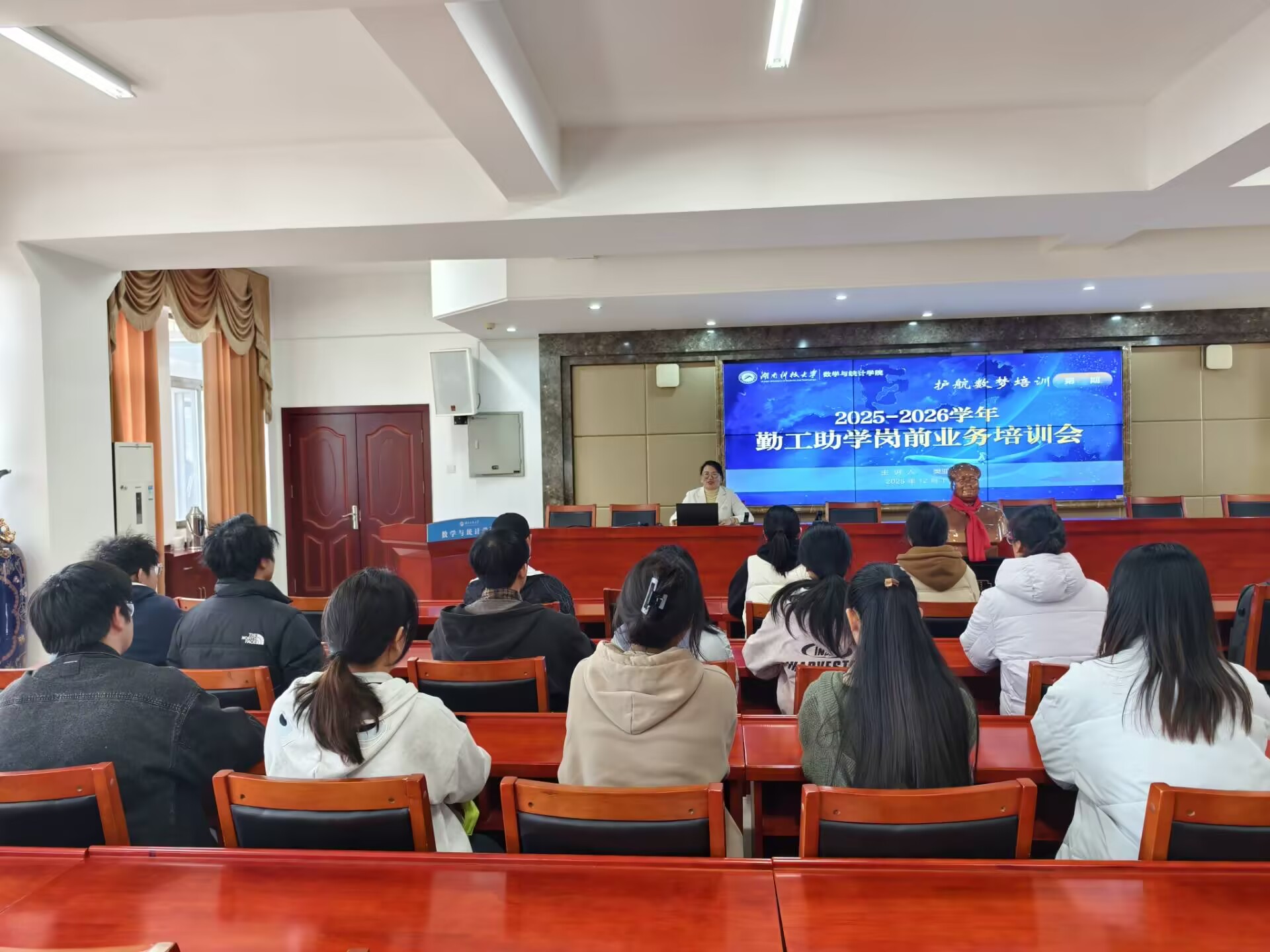 d94bb7f0cfdd446e91cfee12f4722313.jpg d94bb7f0cfdd446e91cfee12f4722313.jpg